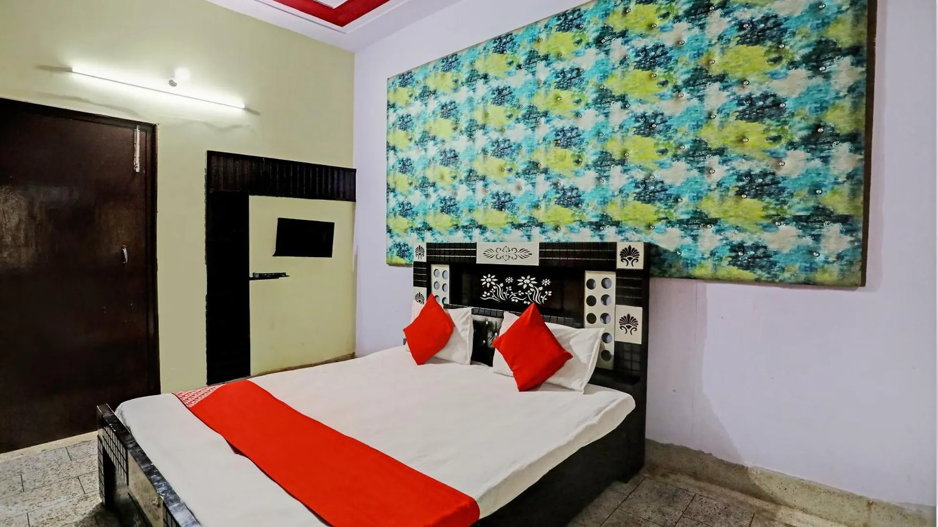 Oyo Flagship Hotel Waves Varanasi