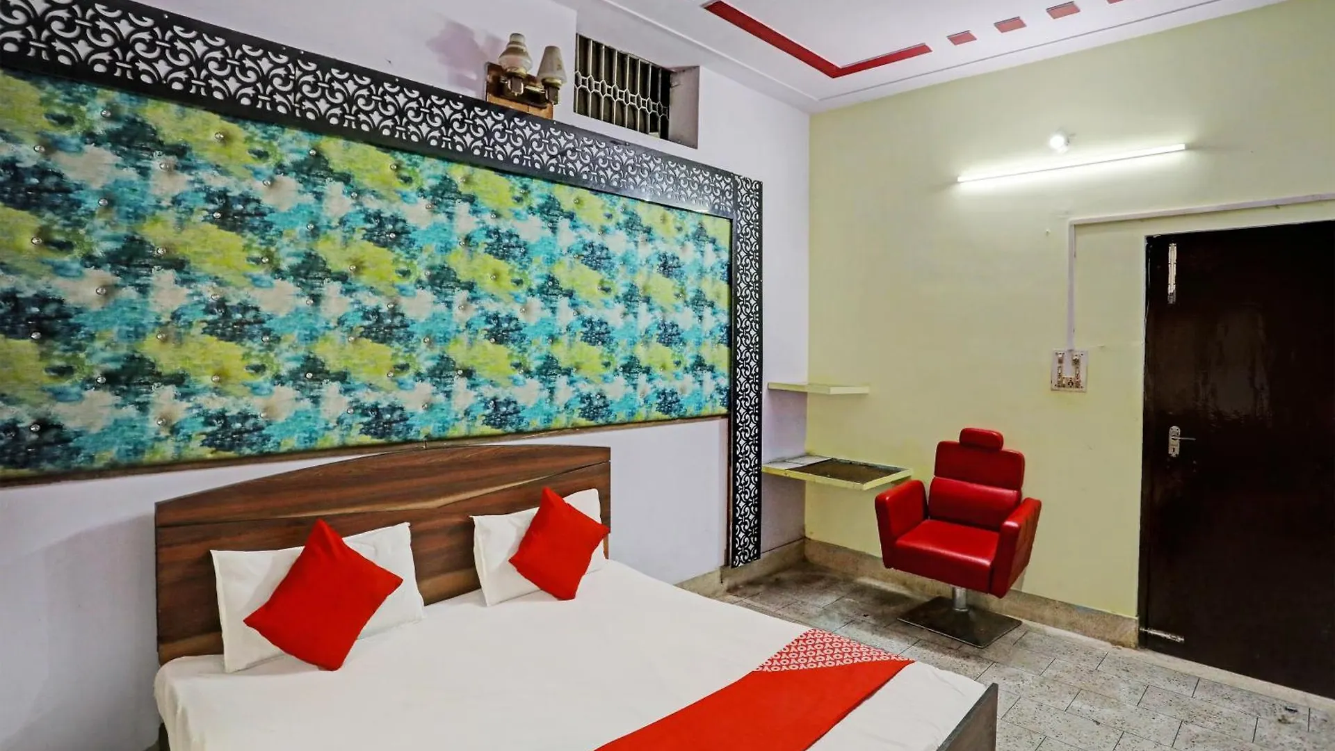 Oyo Flagship Hotel Waves Varanasi 3*,  India