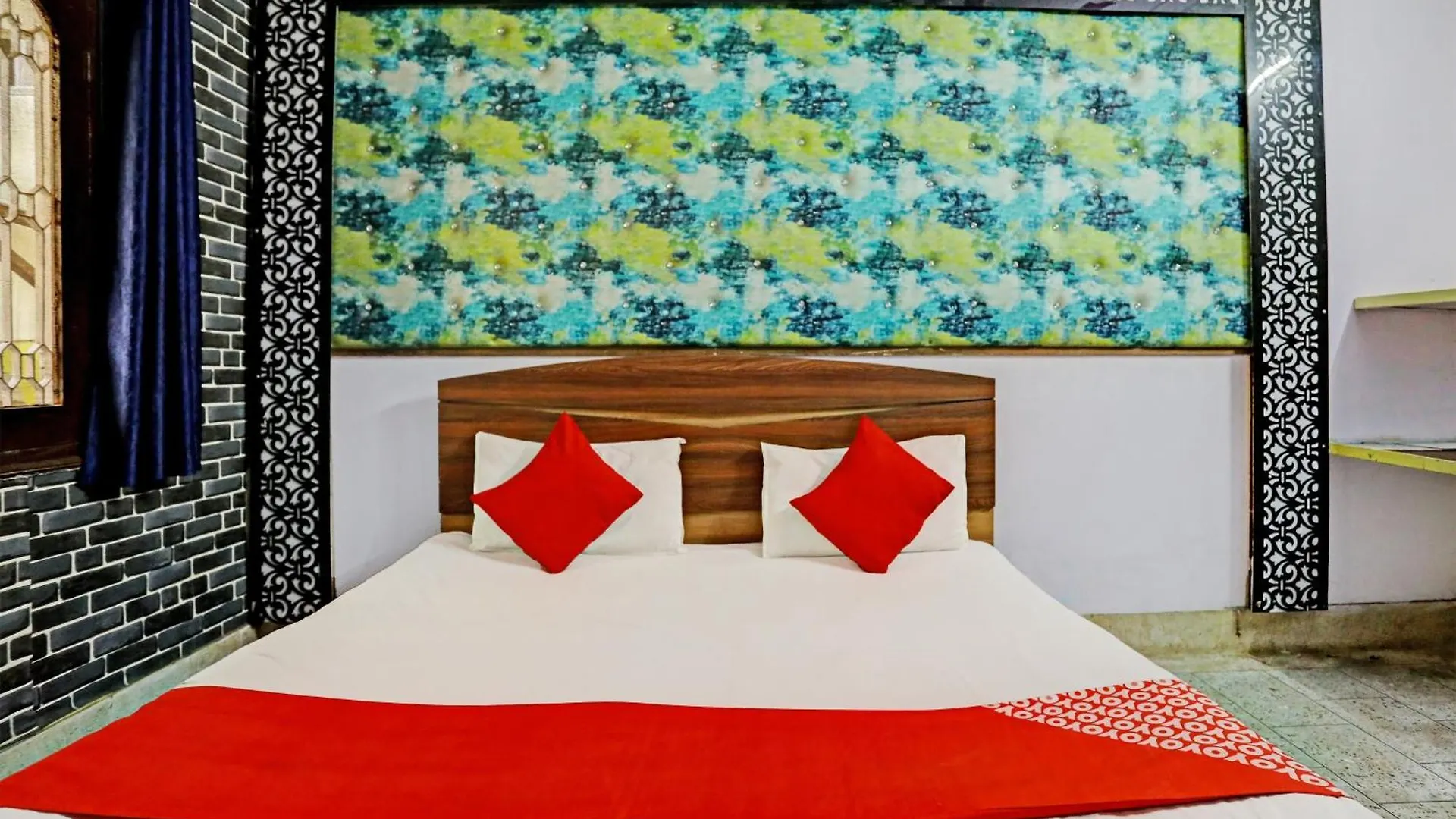 Oyo Flagship Hotel Waves Varanasi